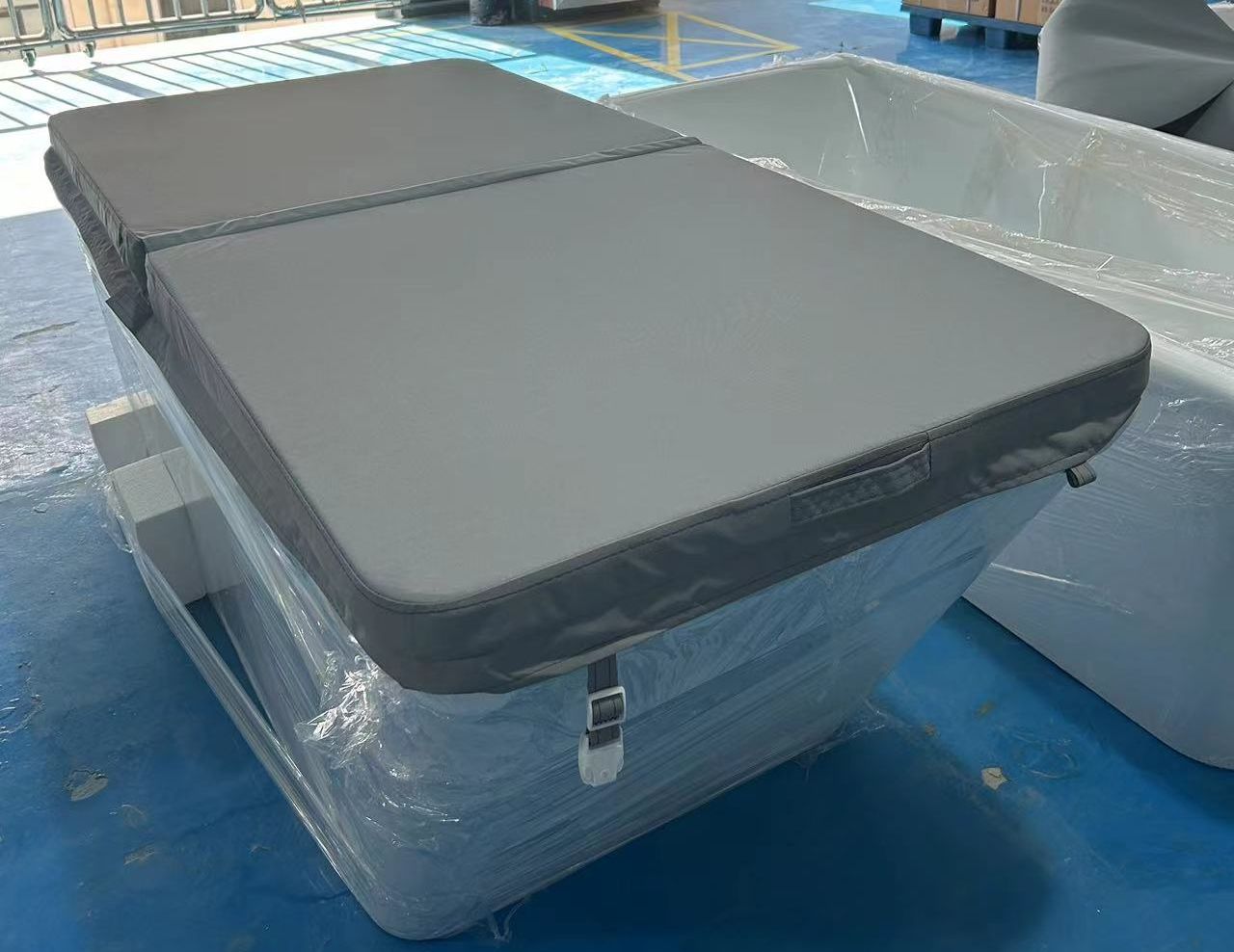 Tri-Fold Insulated Cover