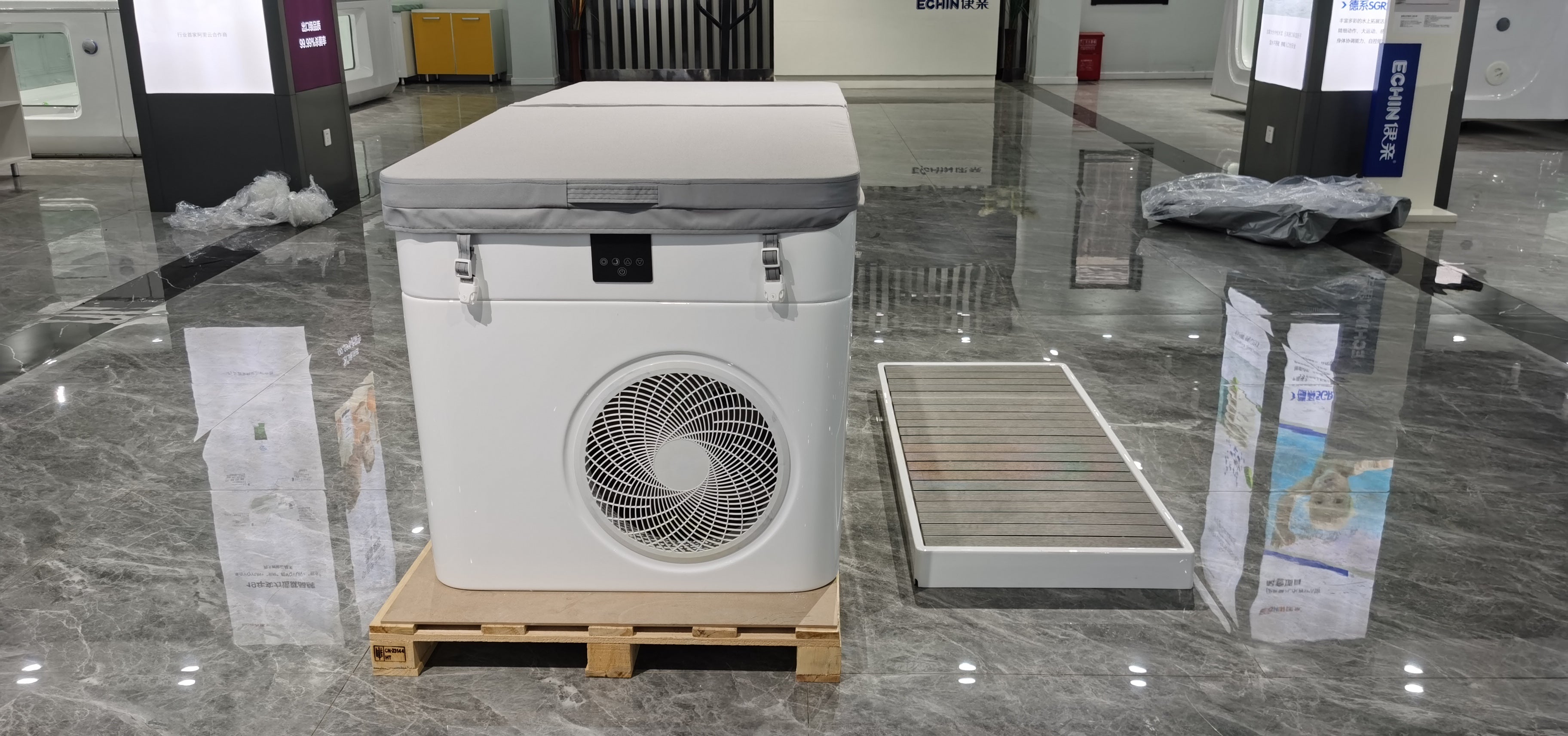 Tri-Fold Insulated Cover